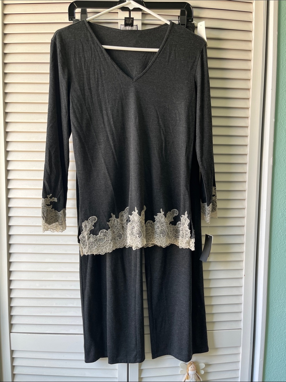 NWT 2 pc Natori dark grey luxe Shangri-La Pajama Set with Cream Lace Trim, XS